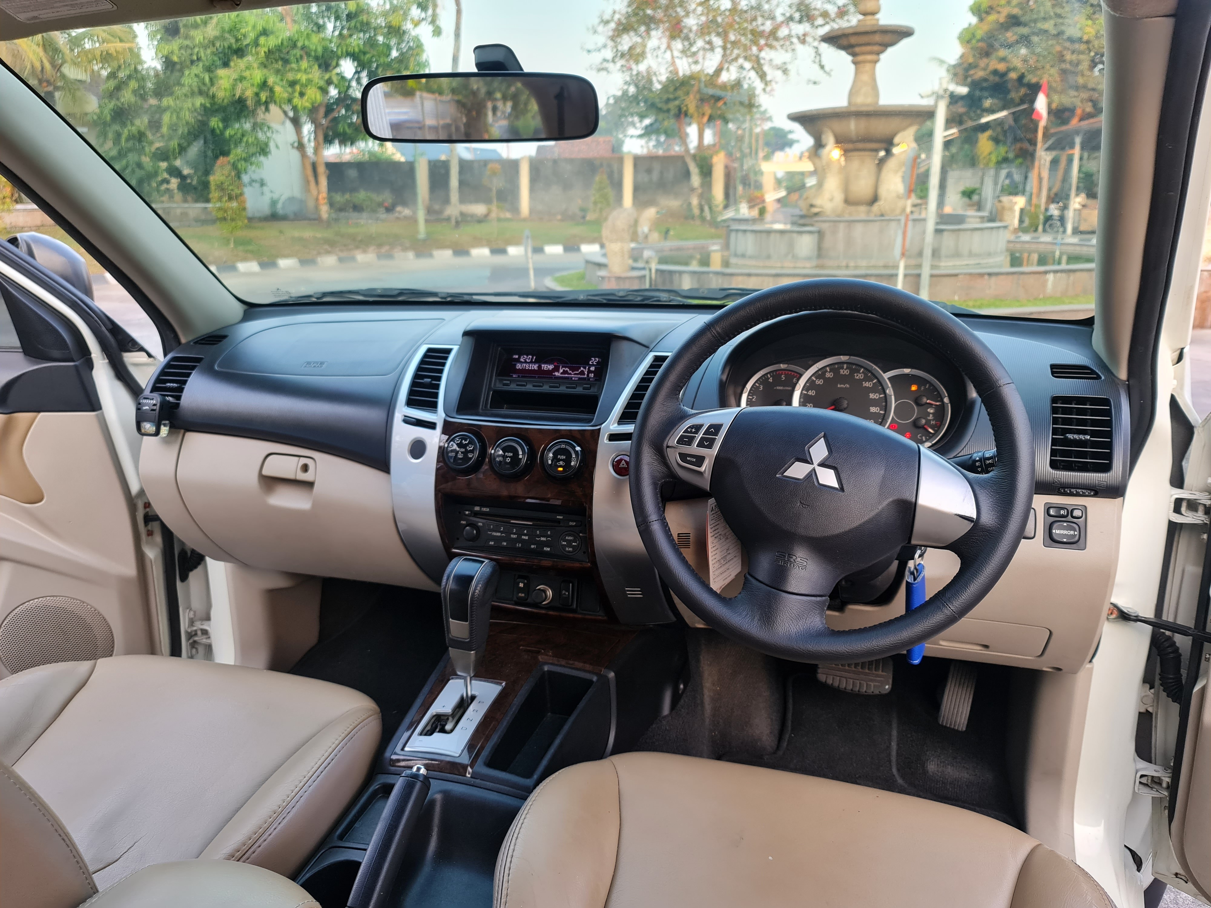 2011 Mitsubishi Pajero Sport Exceed AT 4x2 2011 Mitsubishi Pajero Sport Exceed AT 4x2