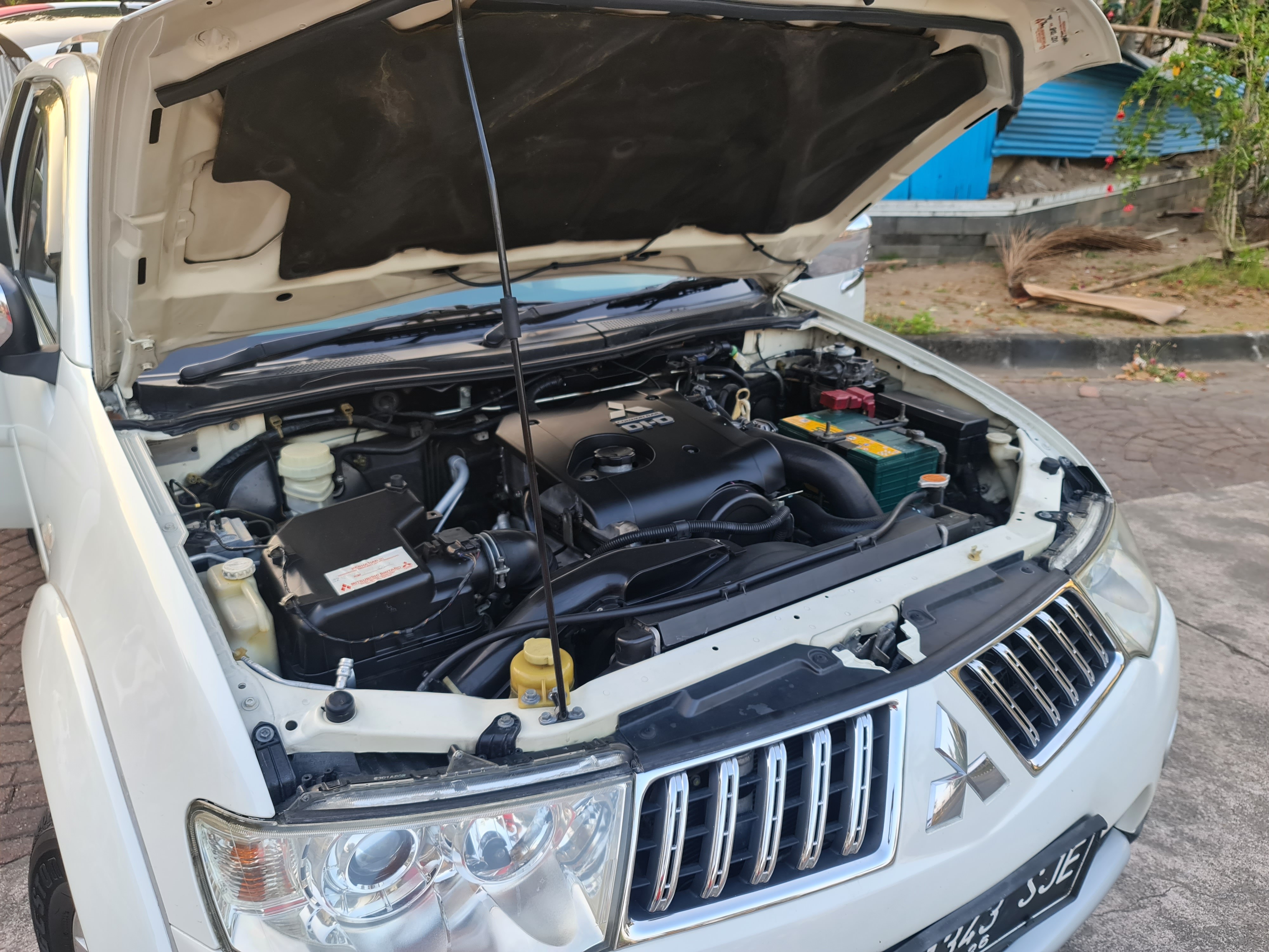 2011 Mitsubishi Pajero Sport Exceed AT 4x2 2011 Mitsubishi Pajero Sport Exceed AT 4x2