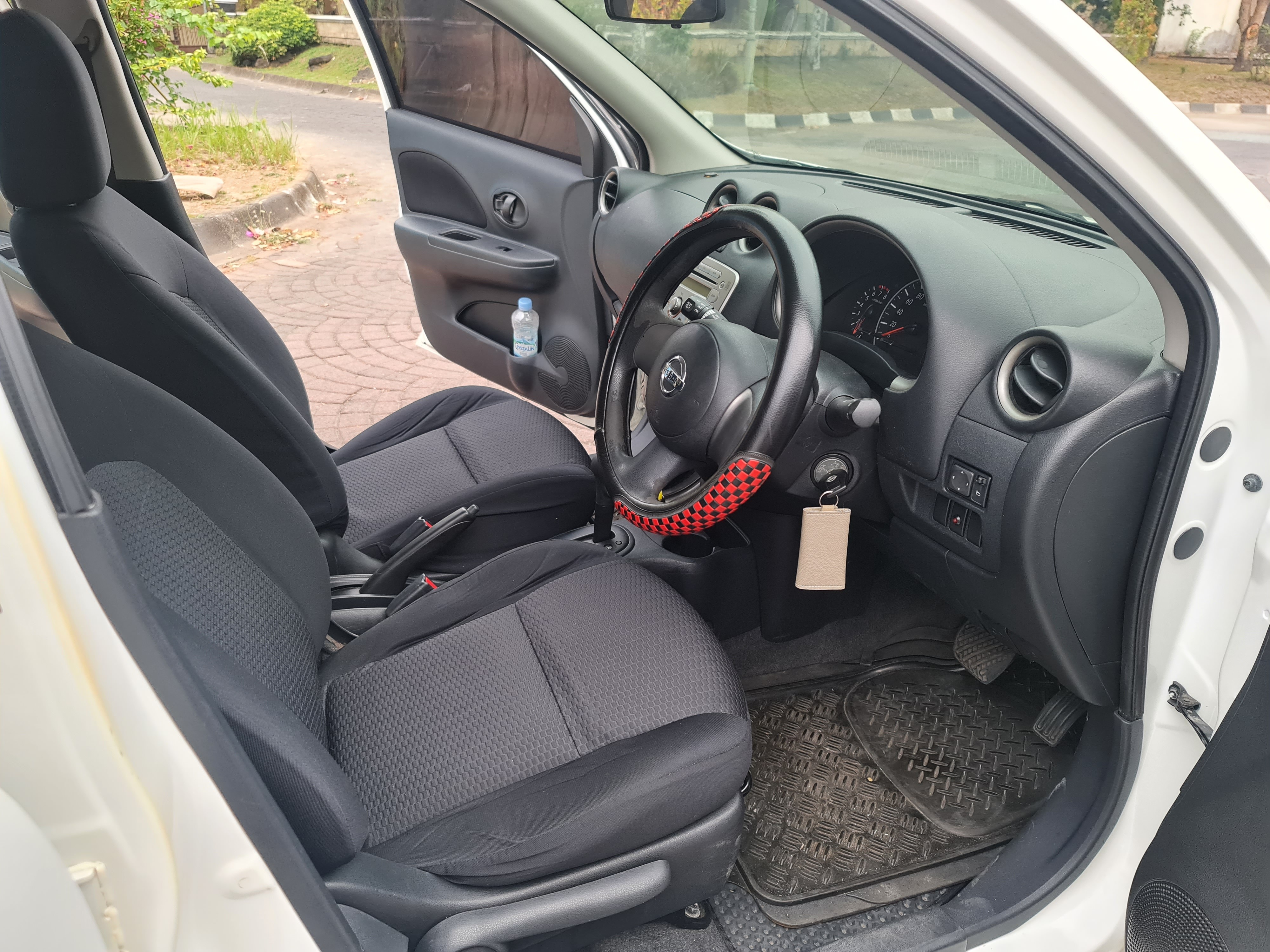 2012 Nissan March 1.2L XS AT 2012 Nissan March 1.2L XS AT