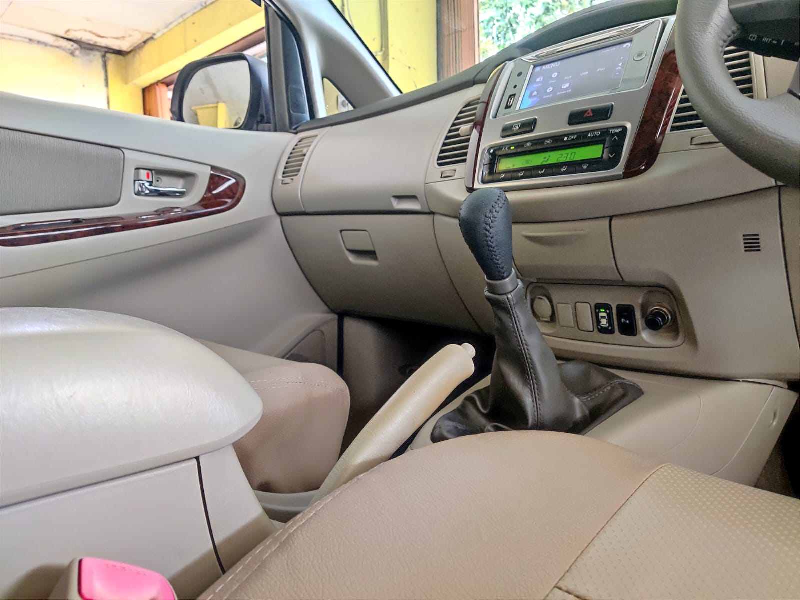 2015 Toyota Innova 2015 Toyota Innova
