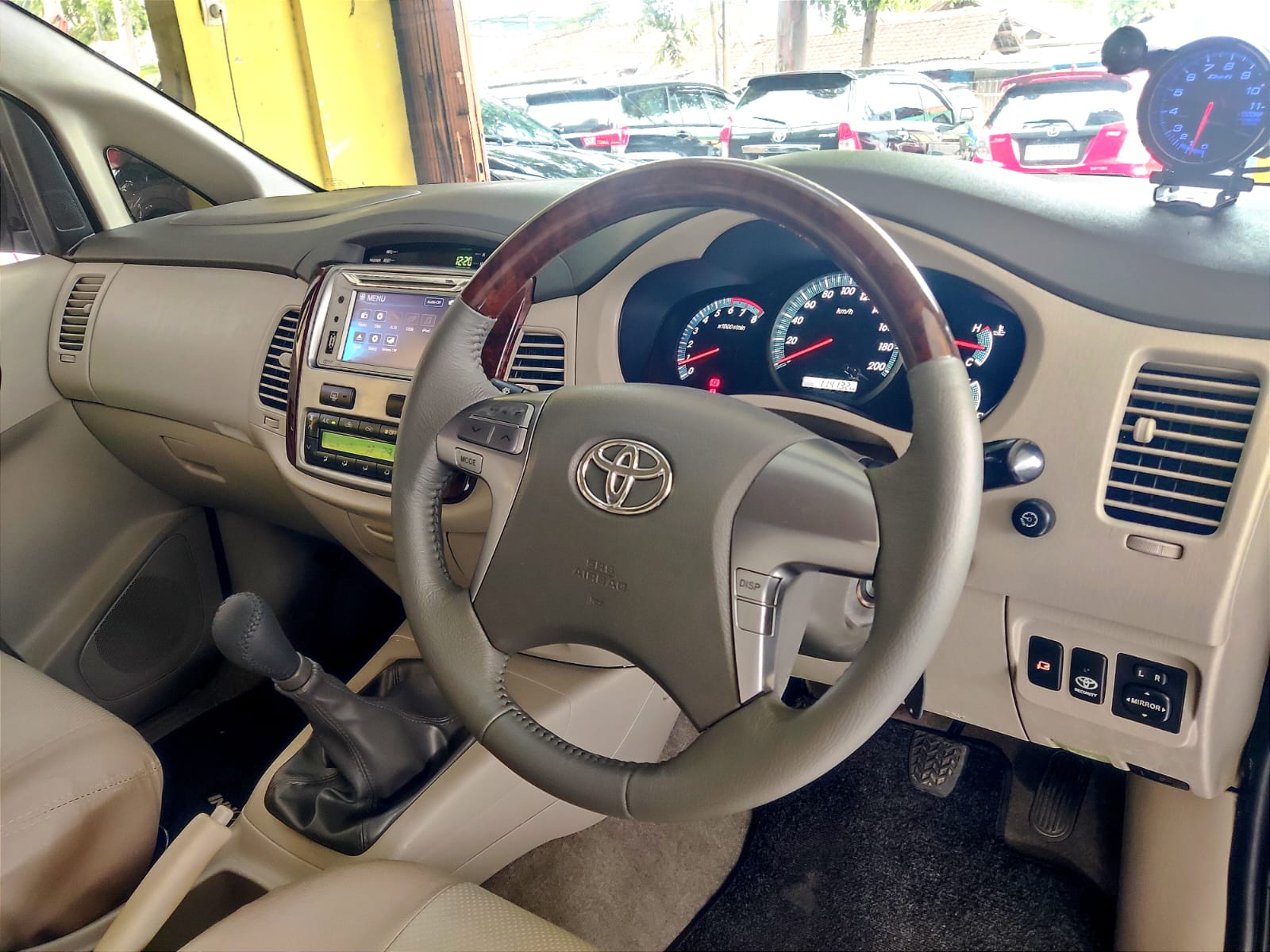 2015 Toyota Innova 2015 Toyota Innova