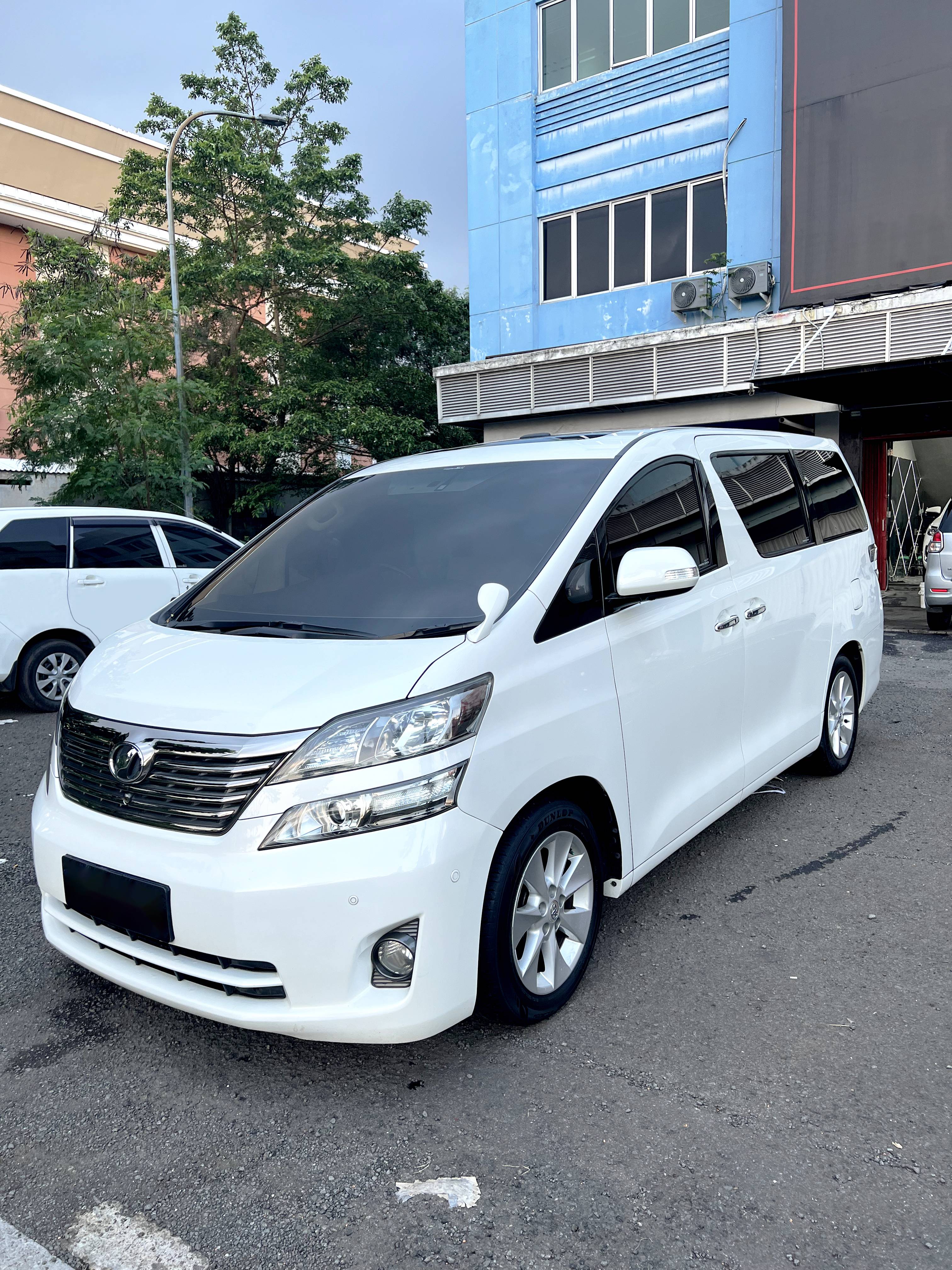 Second Hand 2011 Toyota Vellfire Second Hand 2011 Toyota Vellfire