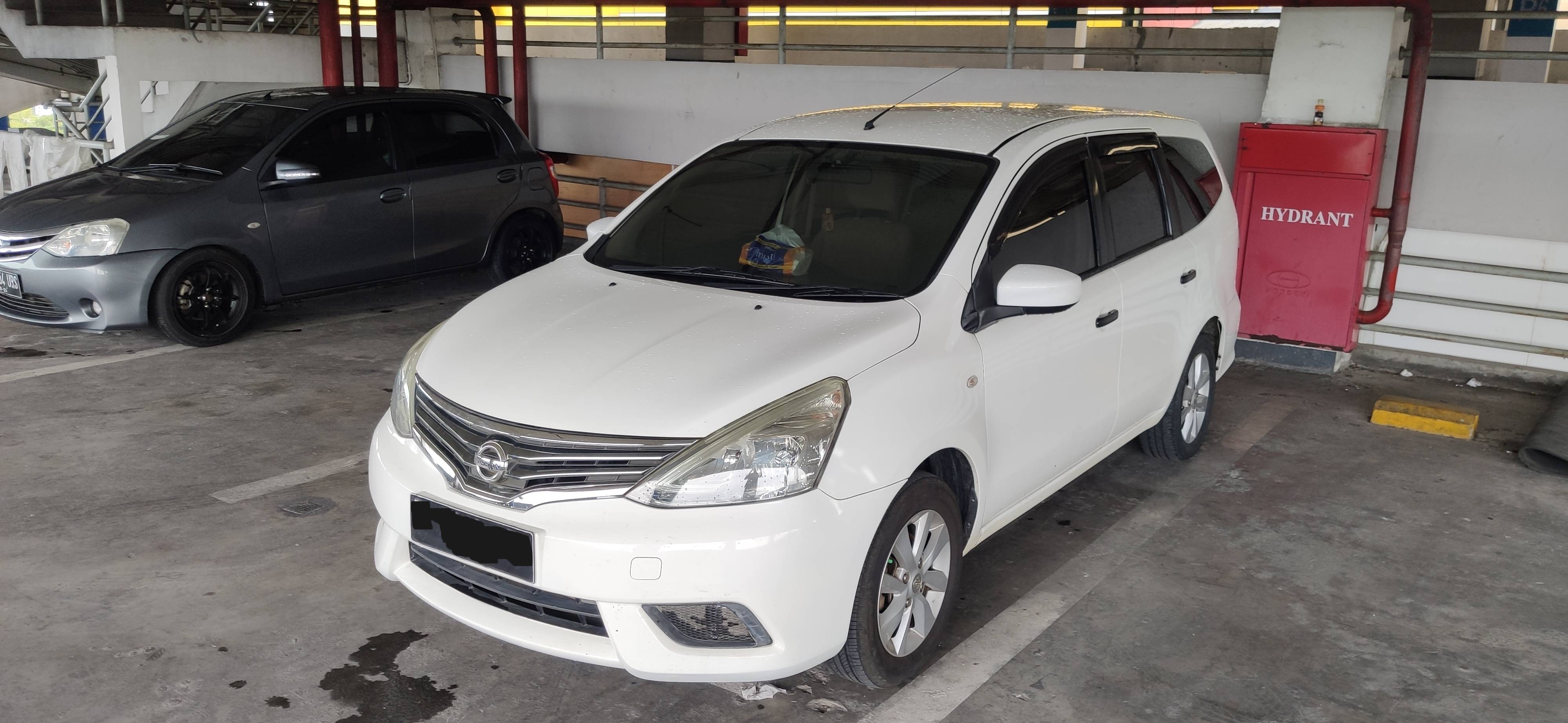 Second Hand 2015 Nissan Grand Livina Second Hand 2015 Nissan Grand Livina