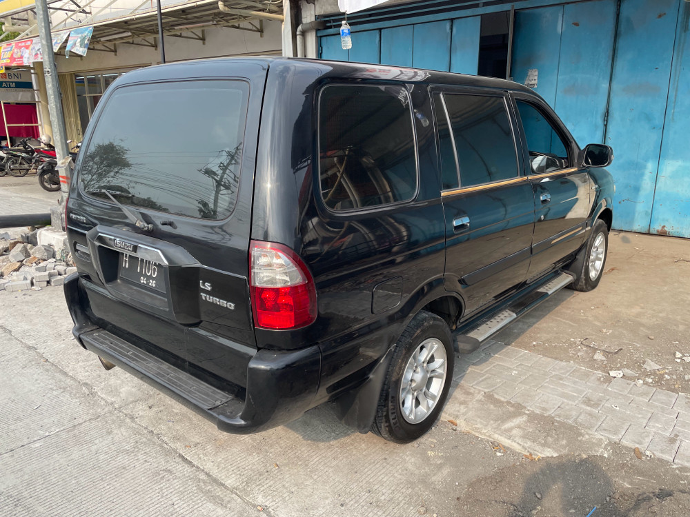 2016 Isuzu Panther 2016 Isuzu Panther