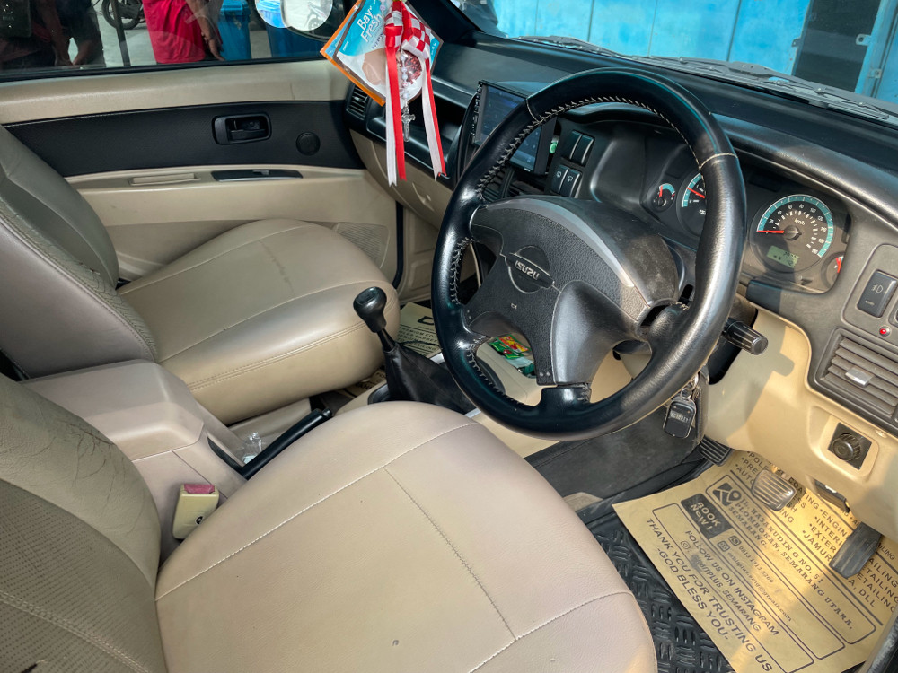 2016 Isuzu Panther 2016 Isuzu Panther