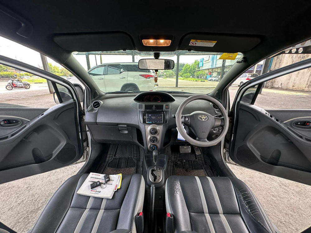 2010 Toyota Yaris 2010 Toyota Yaris