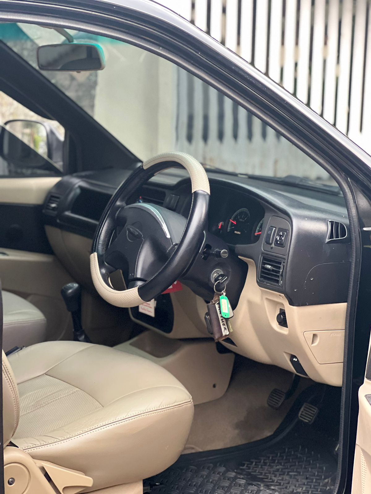 2013 Isuzu Panther 2013 Isuzu Panther