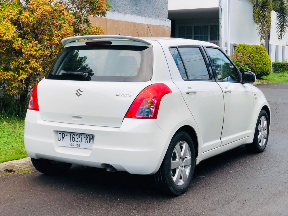 2011 Suzuki Swift 2011 Suzuki Swift