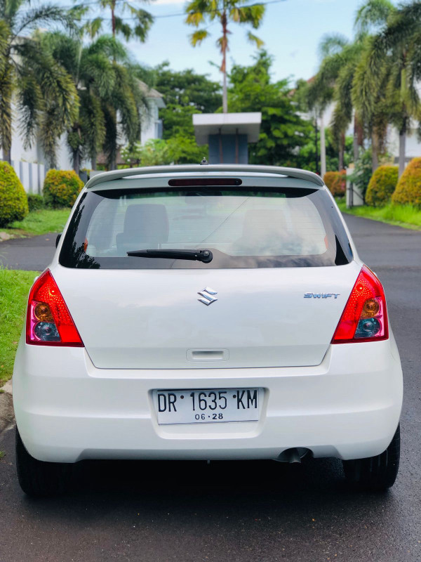 2011 Suzuki Swift 2011 Suzuki Swift