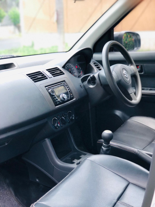 2011 Suzuki Swift 2011 Suzuki Swift