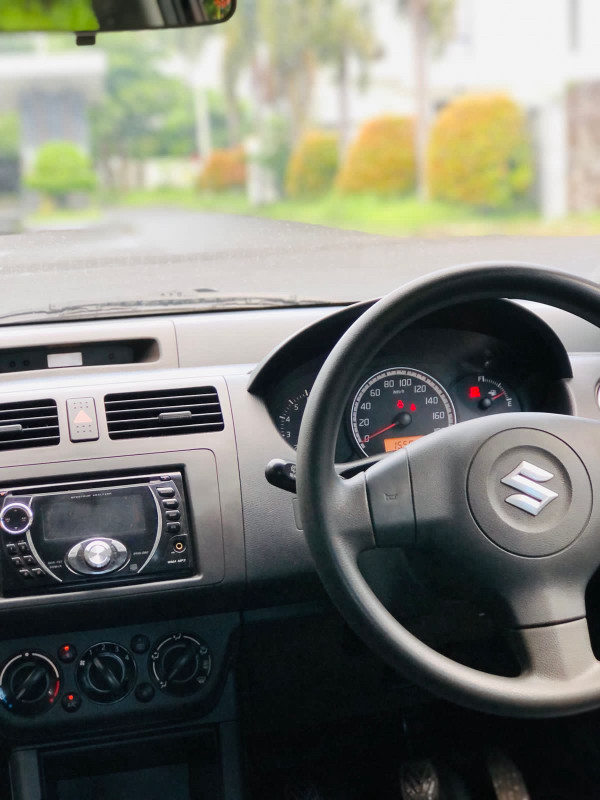 2011 Suzuki Swift 2011 Suzuki Swift