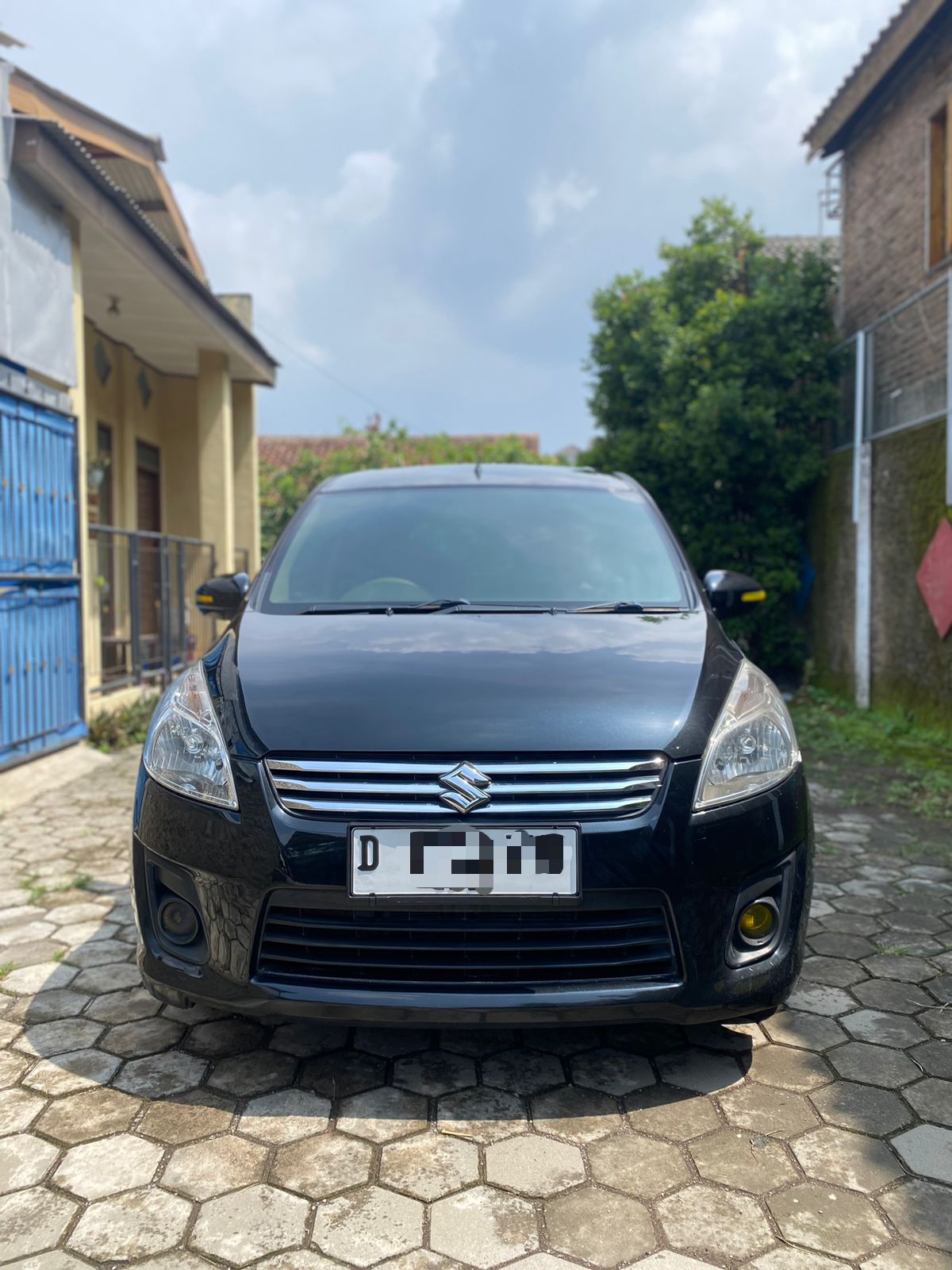 2013 Suzuki Ertiga  Bekas 2013 Suzuki Ertiga  Bekas