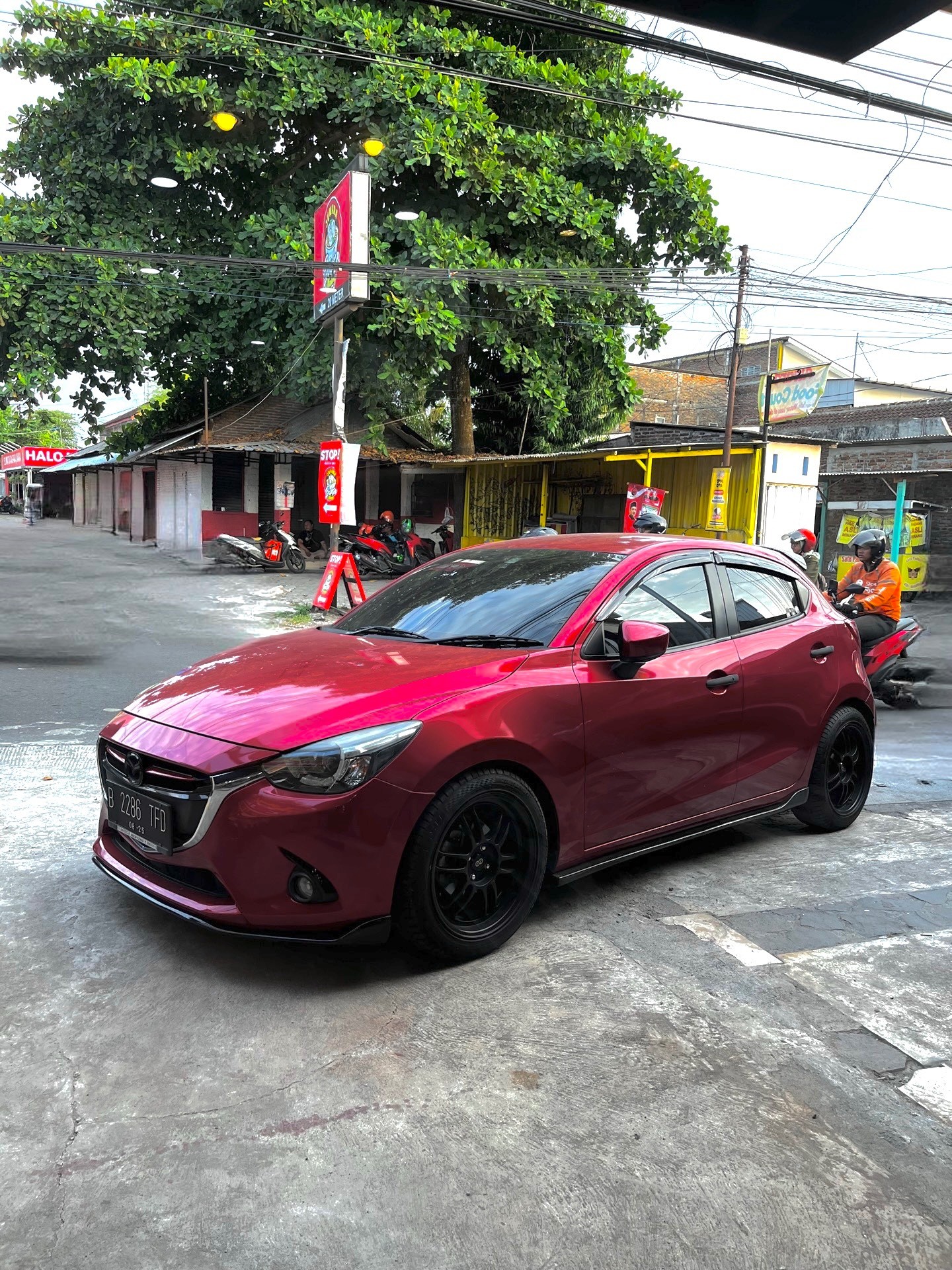 Second Hand 2015 Mazda 2 Second Hand 2015 Mazda 2