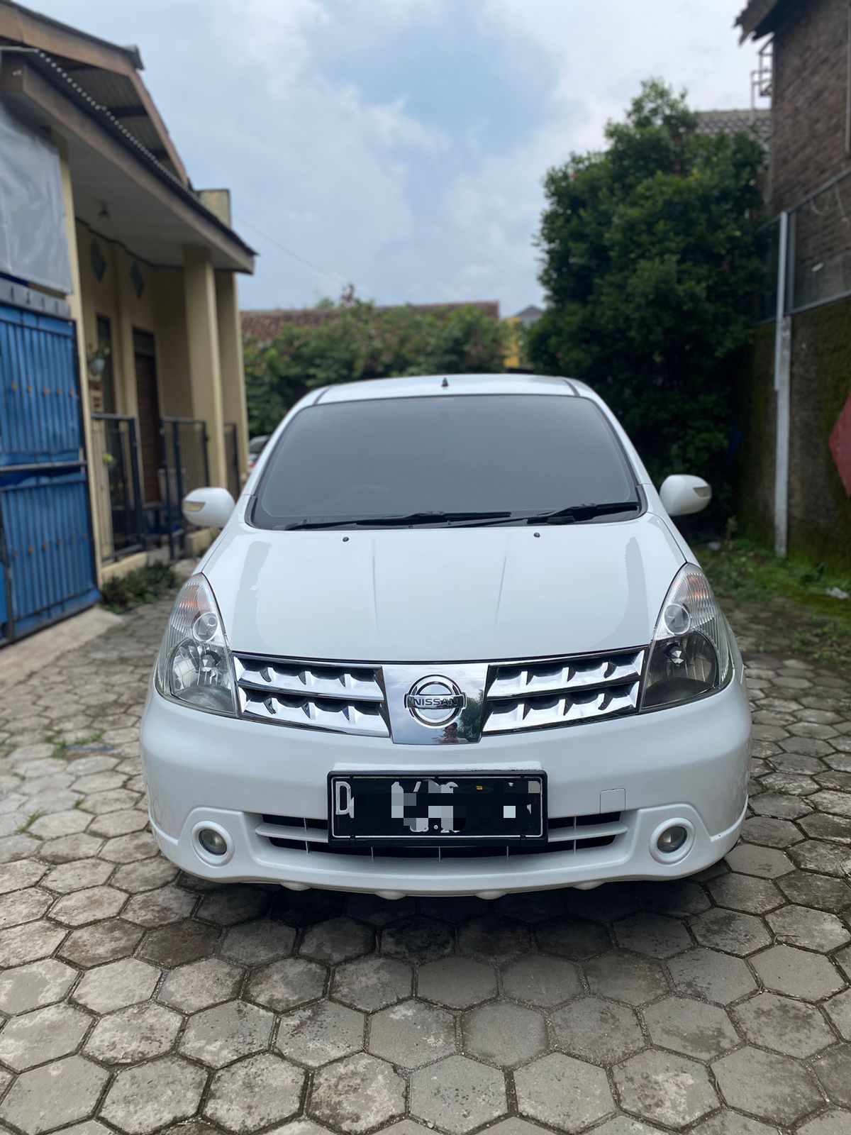 2011 Nissan Grand Livina Bekas 2011 Nissan Grand Livina Bekas