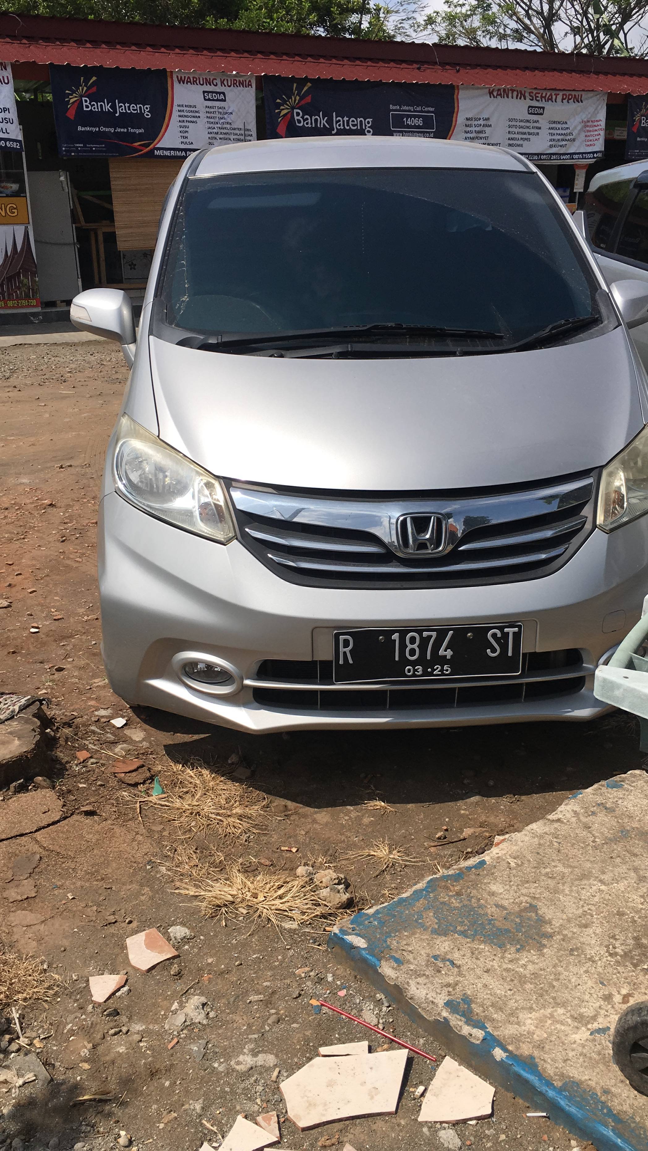 Second Hand 2013 Honda Freed Second Hand 2013 Honda Freed