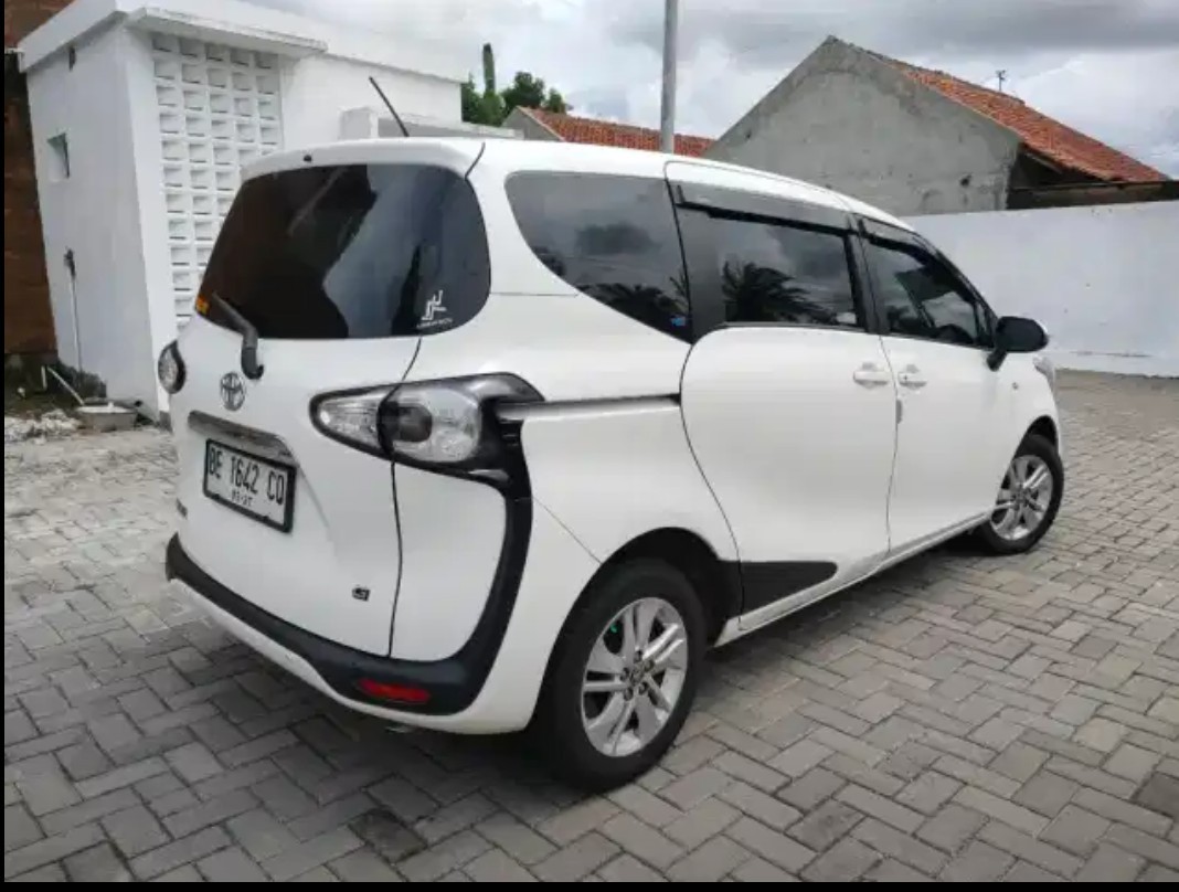 2017 Toyota Sienta G MT 2017 Toyota Sienta G MT