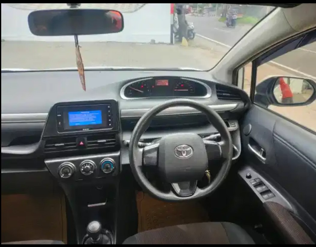 2017 Toyota Sienta G MT 2017 Toyota Sienta G MT