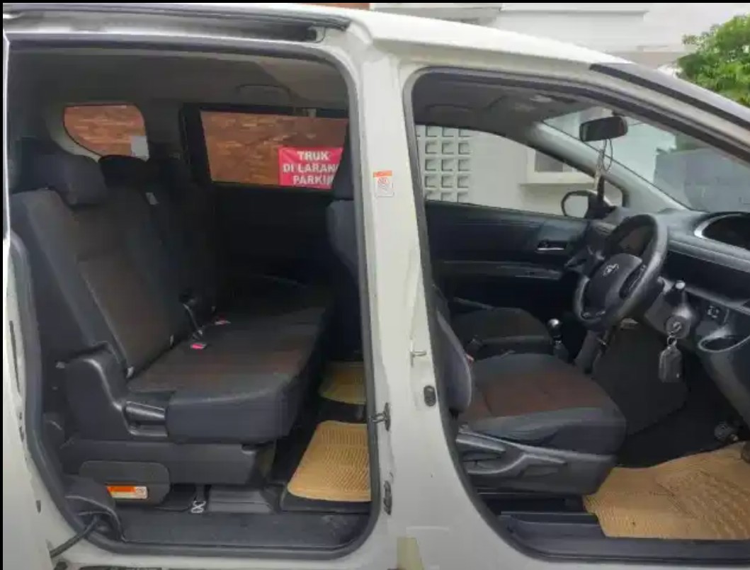 2017 Toyota Sienta G MT 2017 Toyota Sienta G MT