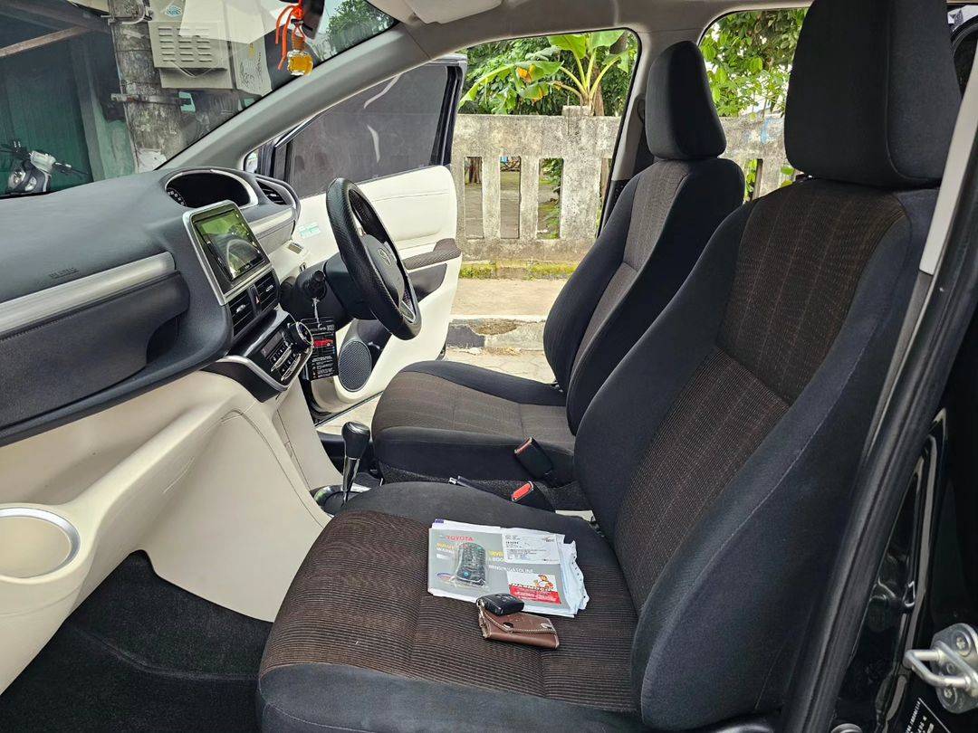2017 Toyota Sienta 2017 Toyota Sienta
