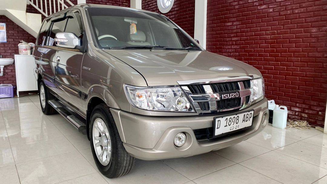 Second Hand 2013 Isuzu Panther Second Hand 2013 Isuzu Panther