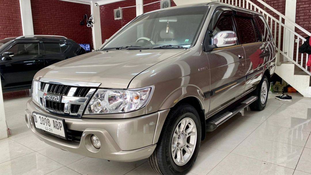 2013 Isuzu Panther 2013 Isuzu Panther