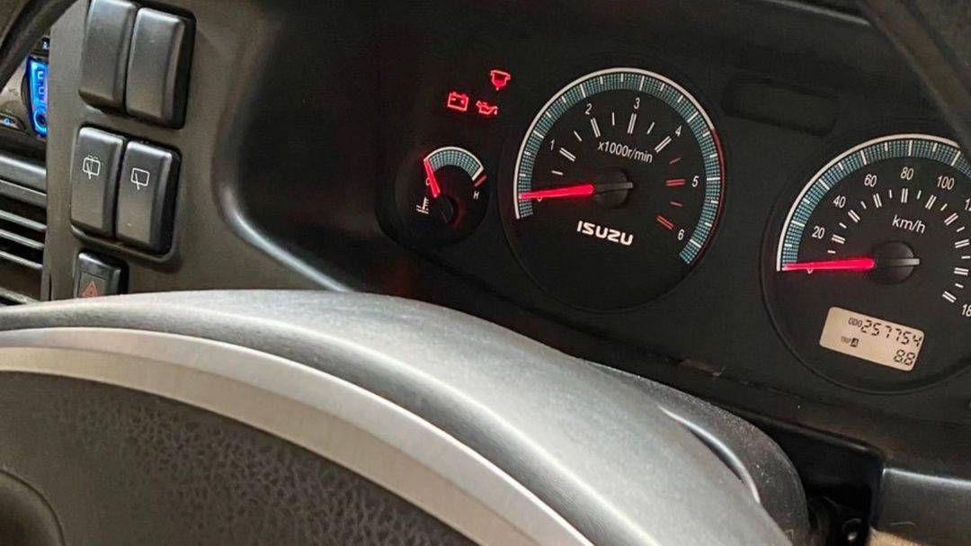 2013 Isuzu Panther 2013 Isuzu Panther