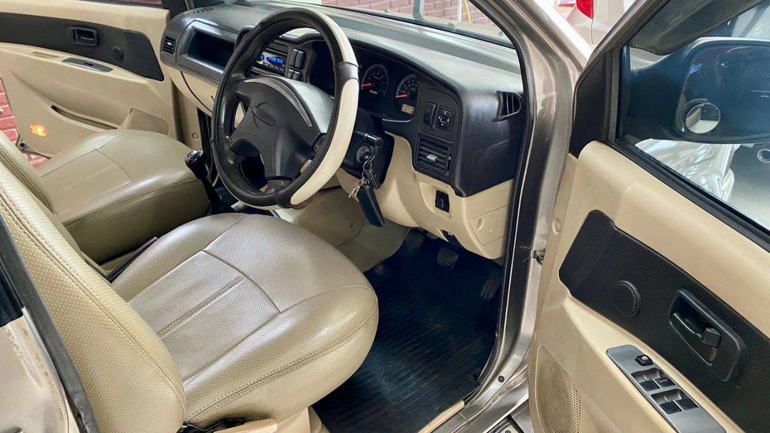 2013 Isuzu Panther 2013 Isuzu Panther