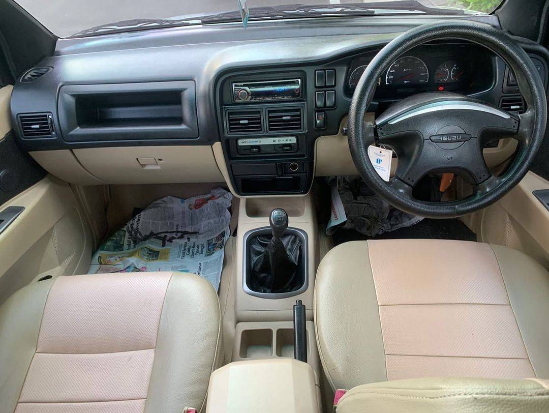 2013 Isuzu Panther 2013 Isuzu Panther