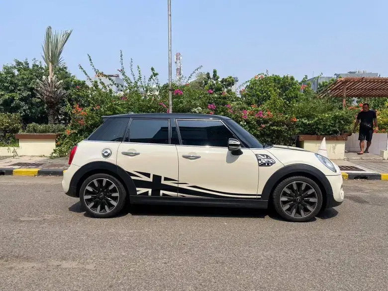 2015 MINI 5-Door  Cooper S 2015 MINI 5-Door  Cooper S