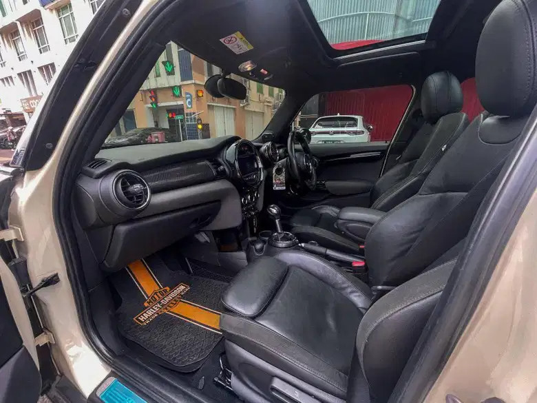 2015 MINI 5-Door  Cooper S 2015 MINI 5-Door  Cooper S