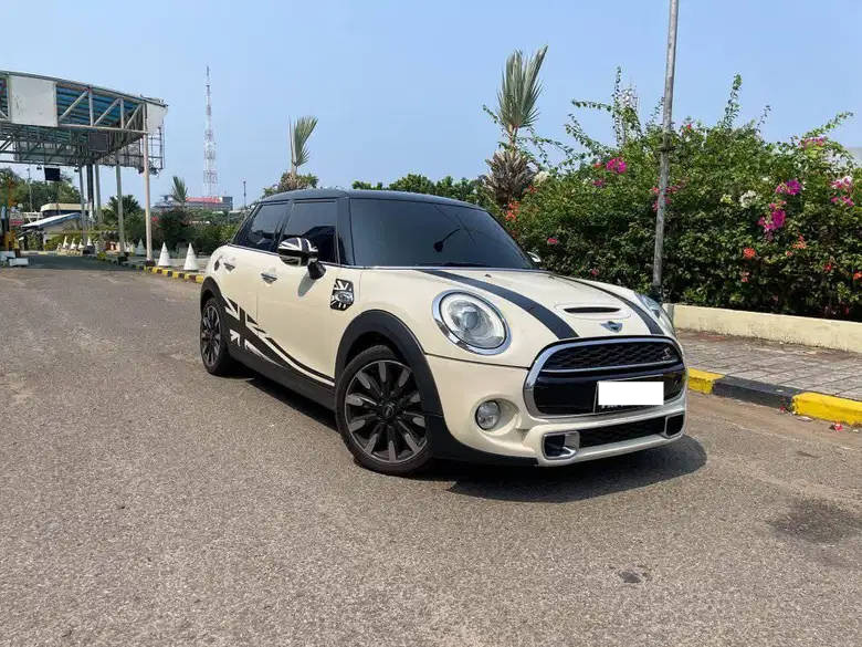 2015 MINI 5-Door  Cooper S 2015 MINI 5-Door  Cooper S