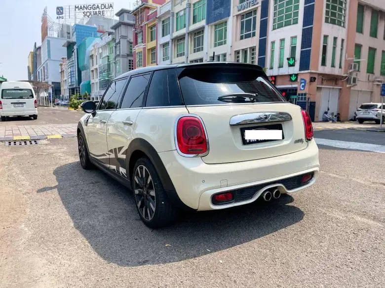 2015 MINI 5-Door  Cooper S 2015 MINI 5-Door  Cooper S