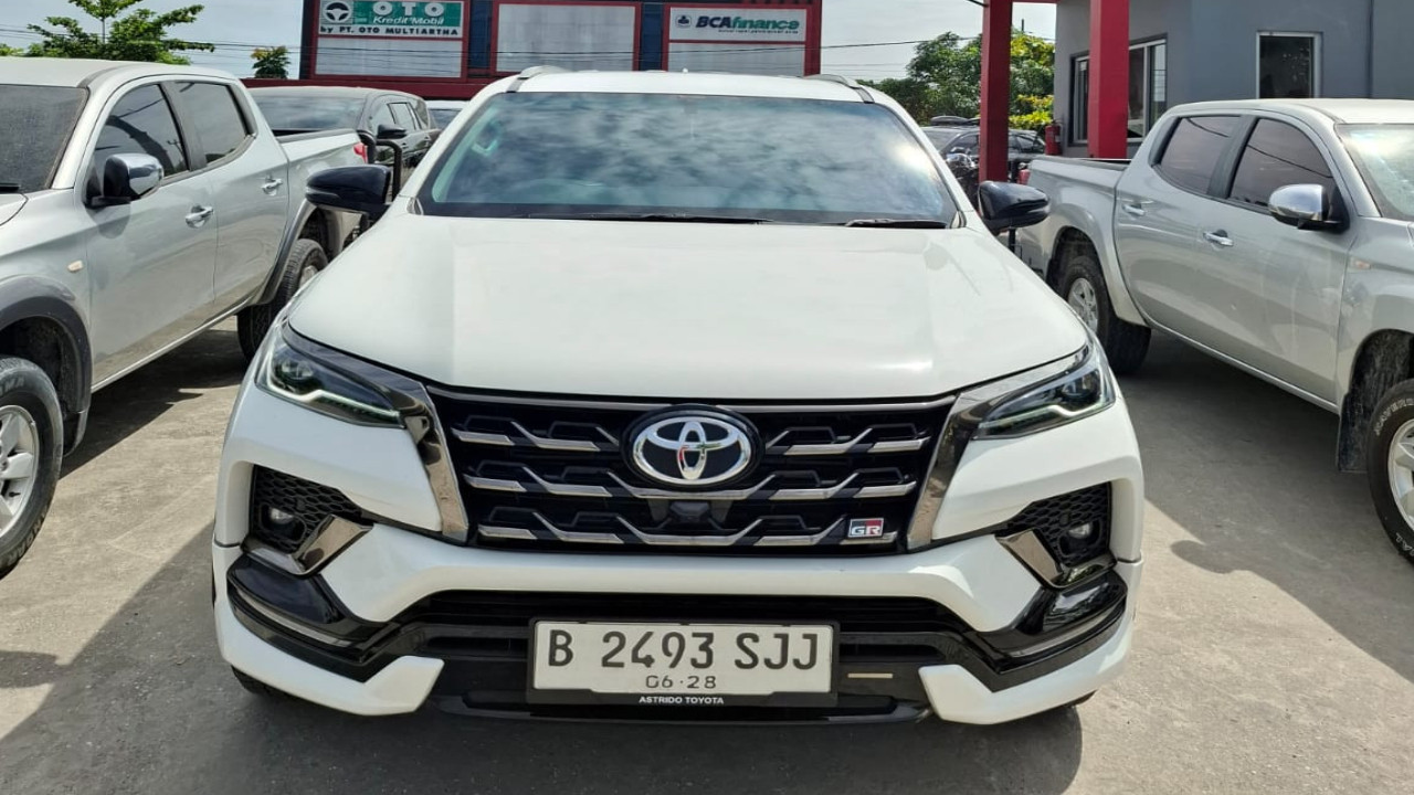 2023 Toyota Fortuner 2.4 VRZ AT Bekas 2023 Toyota Fortuner 2.4 VRZ AT Bekas