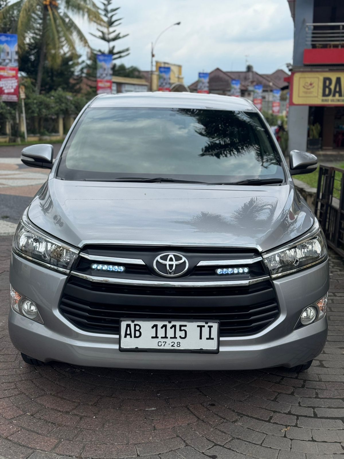 Second Hand 2016 Toyota Innova DIESEL G 2.4 AT Second Hand 2016 Toyota Innova DIESEL G 2.4 AT