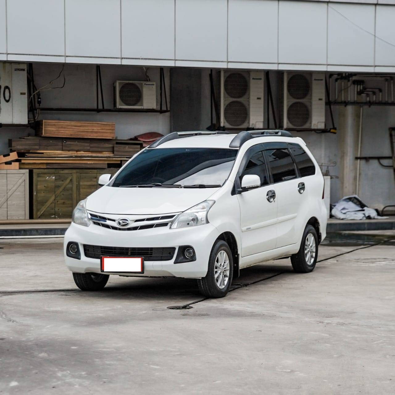 2014 Daihatsu Xenia  1.0 M MT DELUXE 2014 Daihatsu Xenia  1.0 M MT DELUXE