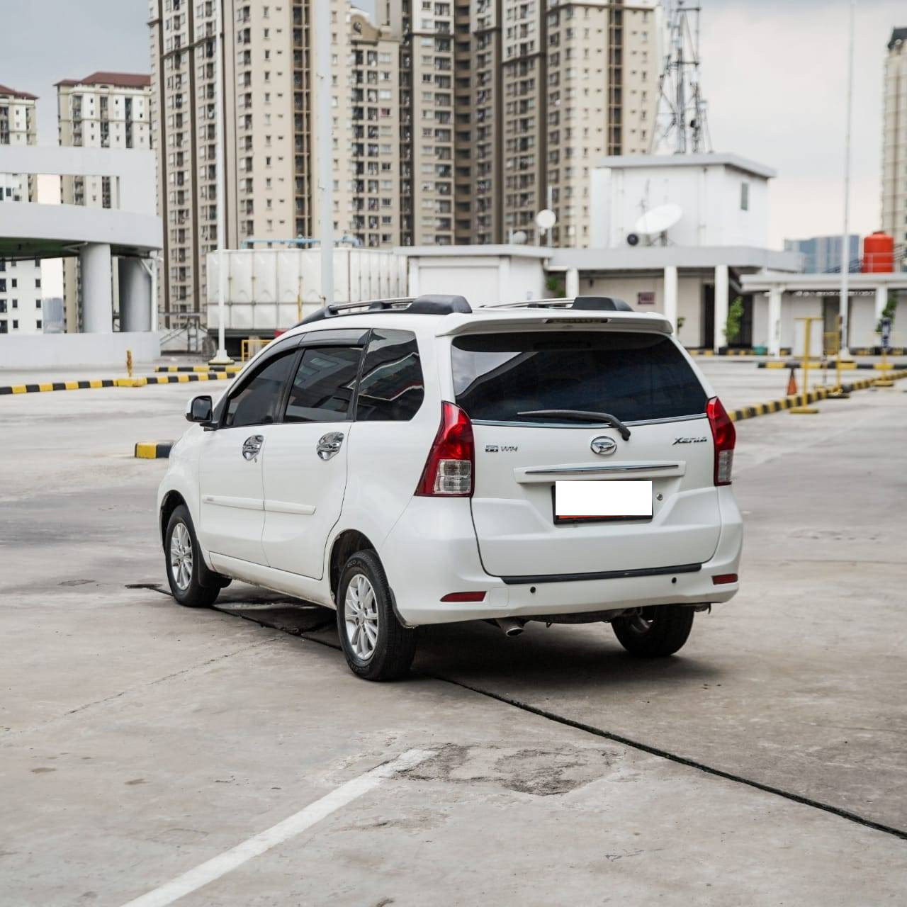 2014 Daihatsu Xenia  1.0 M MT DELUXE 2014 Daihatsu Xenia  1.0 M MT DELUXE