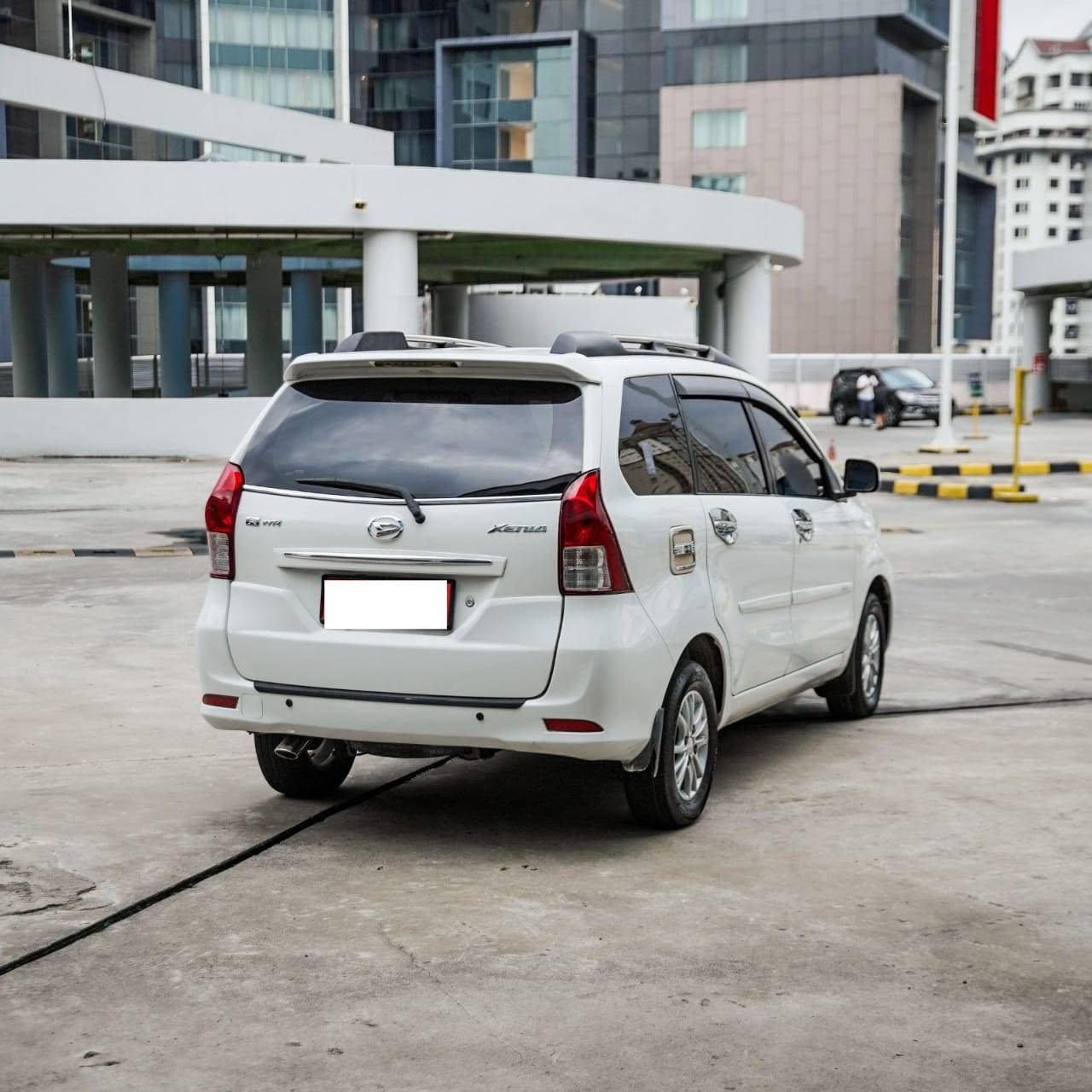 2014 Daihatsu Xenia  1.0 M MT DELUXE 2014 Daihatsu Xenia  1.0 M MT DELUXE