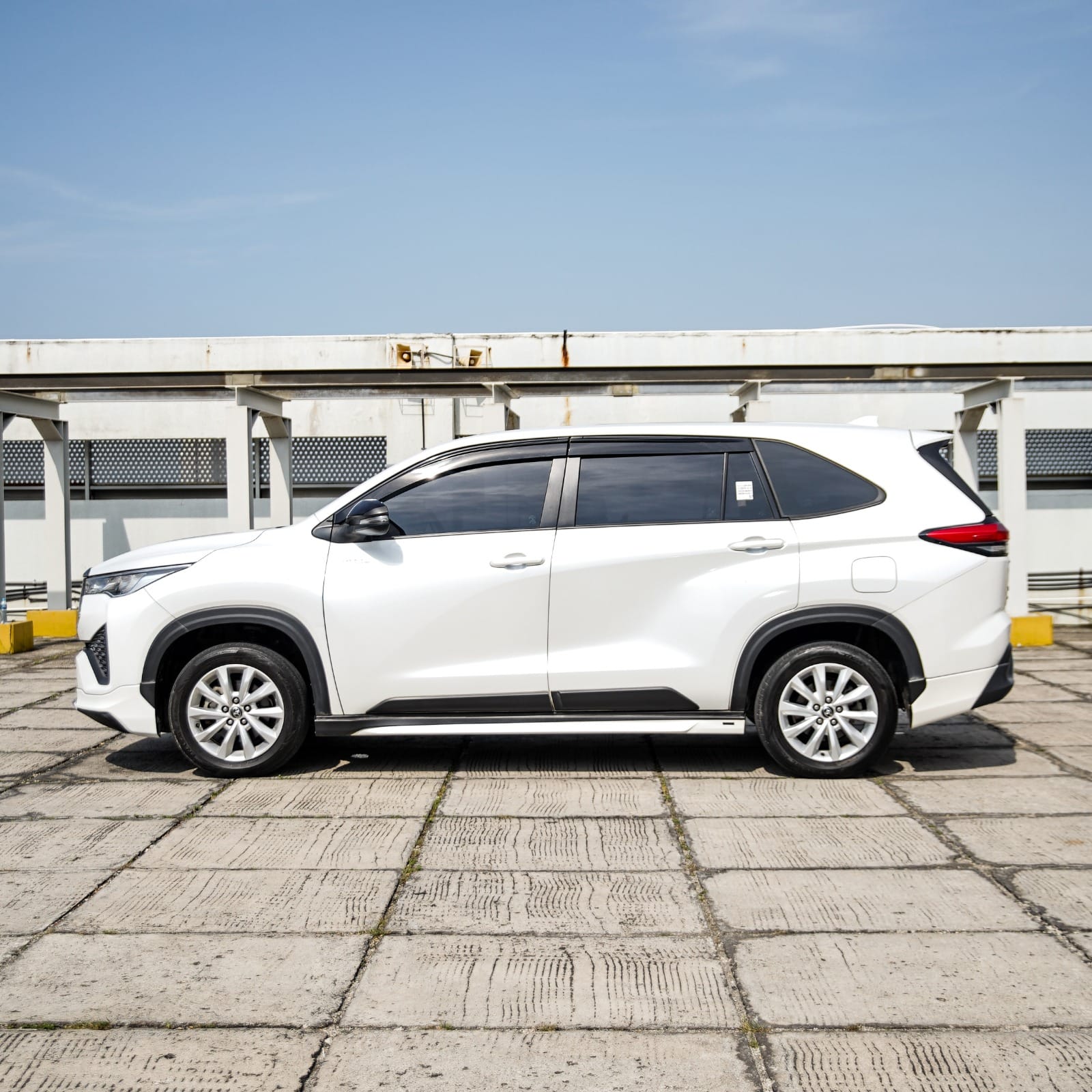 2022 Toyota Kijang Innova Zenix Hybrid EV 2022 Toyota Kijang Innova Zenix Hybrid EV