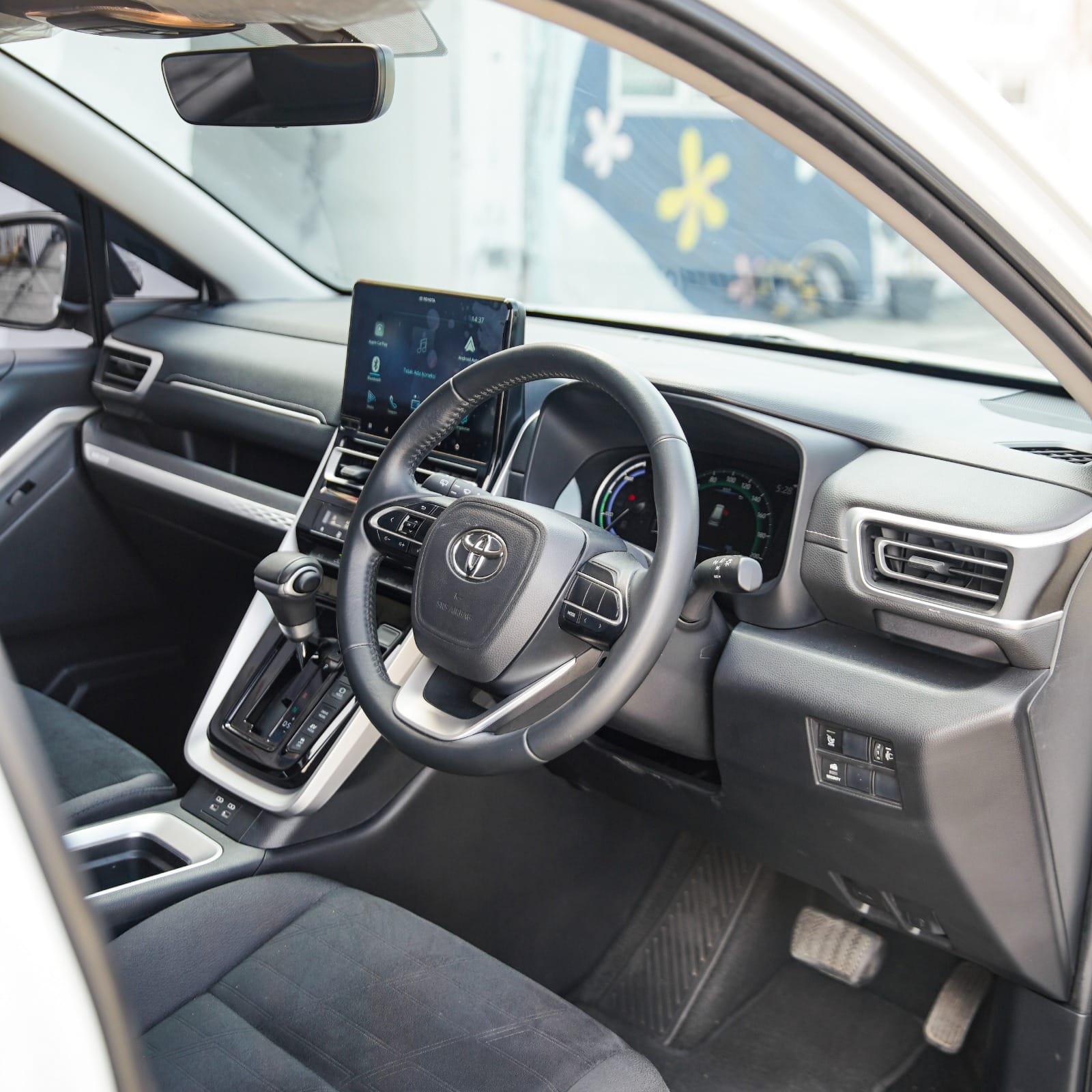 2022 Toyota Kijang Innova Zenix Hybrid EV 2022 Toyota Kijang Innova Zenix Hybrid EV