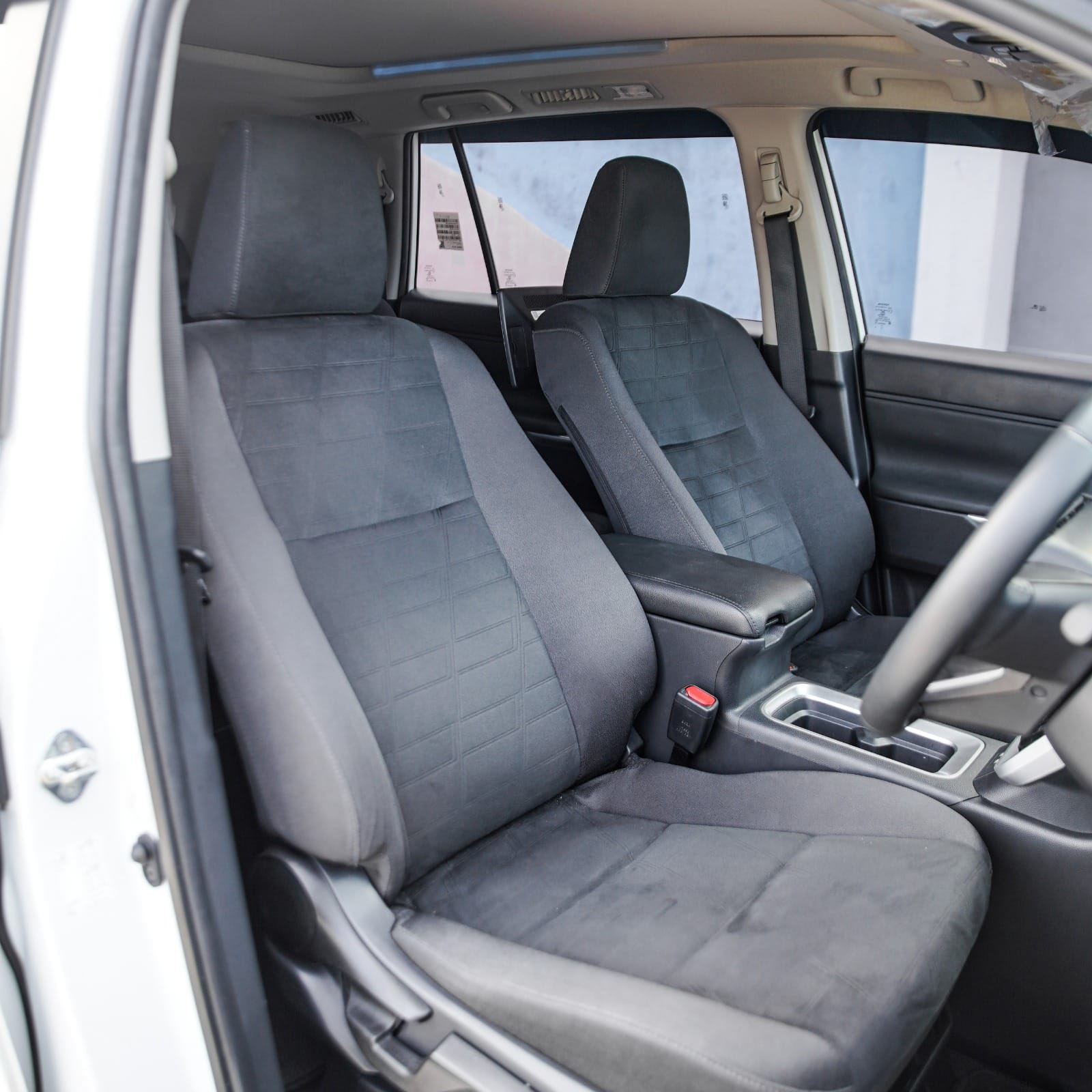 2022 Toyota Kijang Innova Zenix Hybrid EV 2022 Toyota Kijang Innova Zenix Hybrid EV