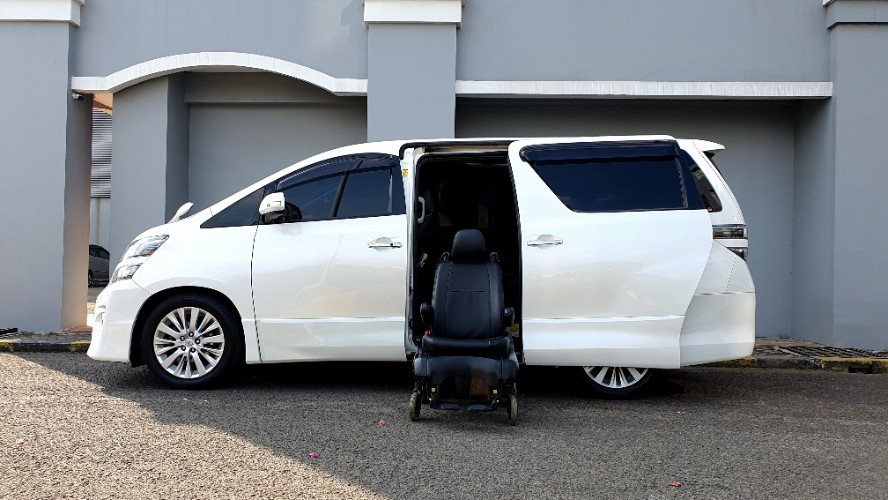 2013 Toyota Vellfire 2013 Toyota Vellfire