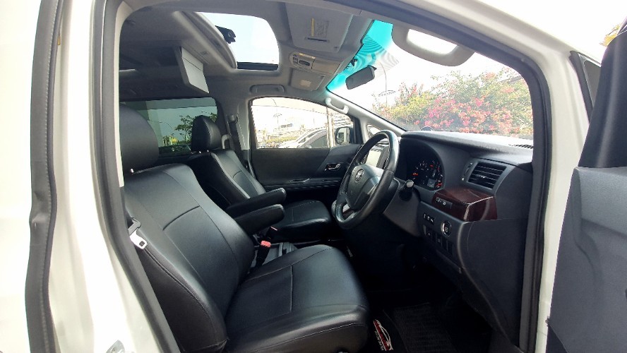 2013 Toyota Vellfire 2013 Toyota Vellfire