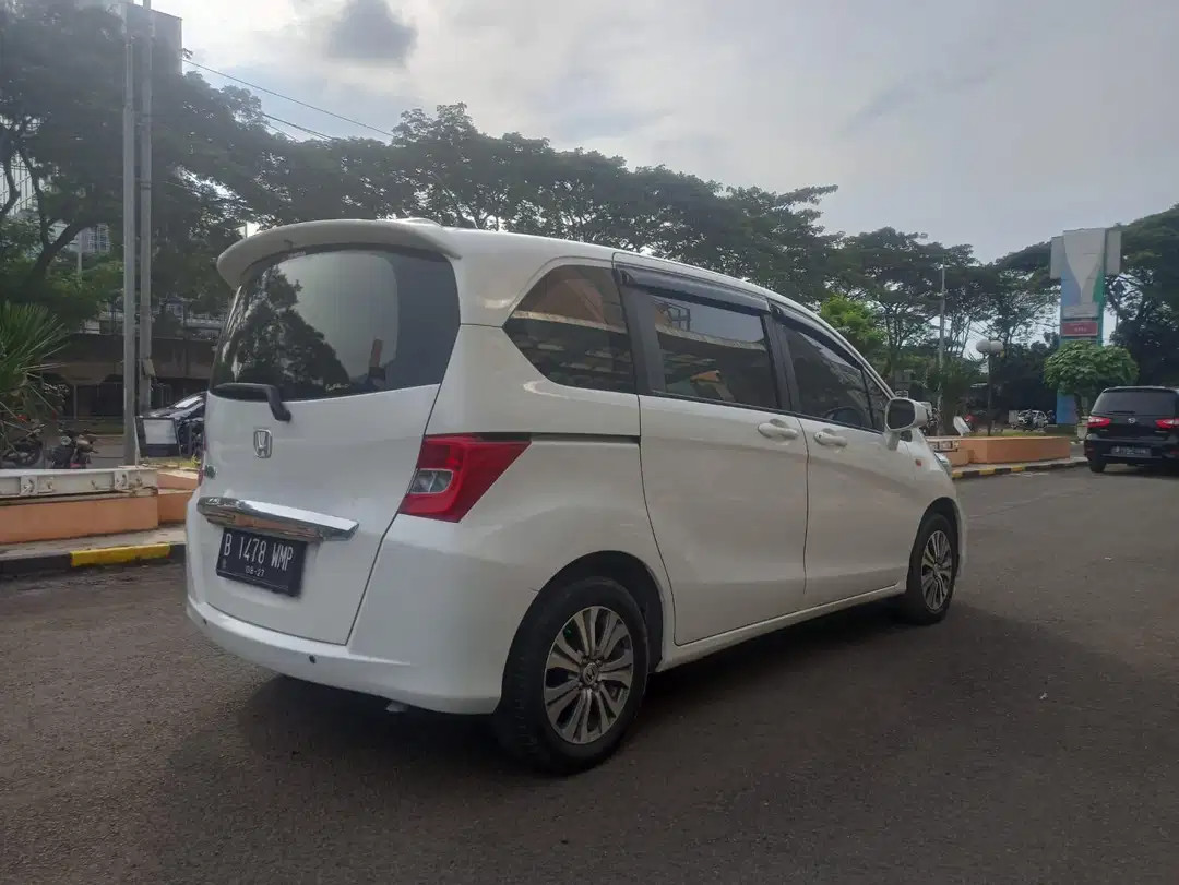 2013 Honda Freed  S AT 2013 Honda Freed  S AT