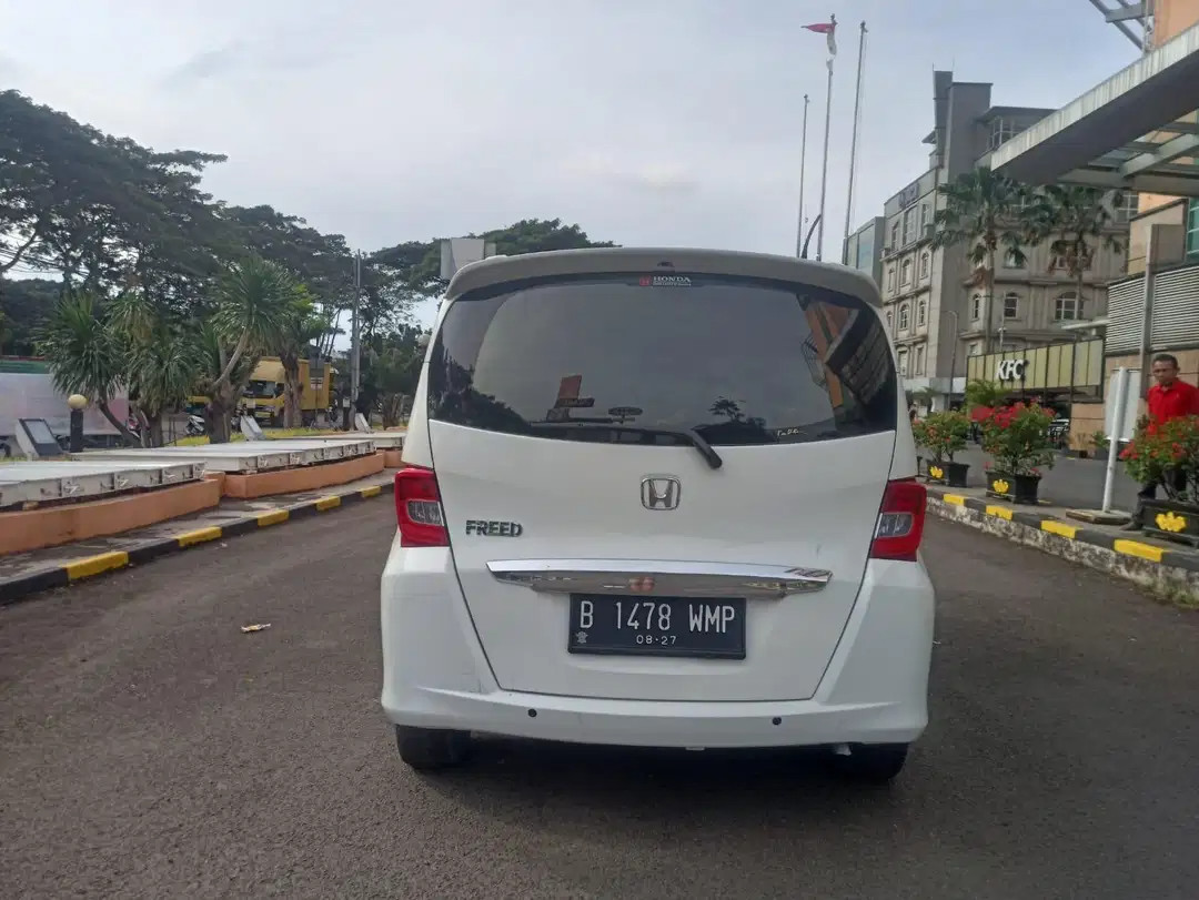 2013 Honda Freed  S AT 2013 Honda Freed  S AT