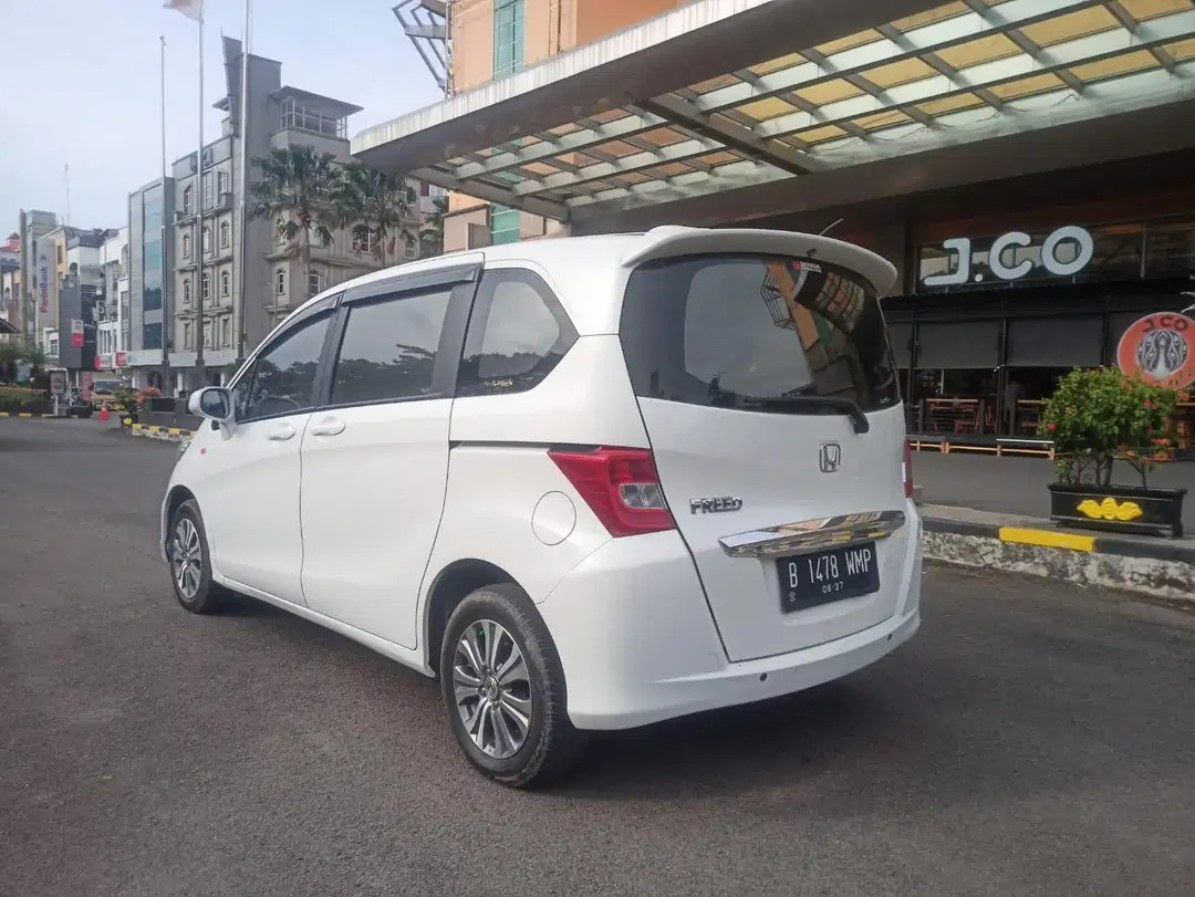 2013 Honda Freed  S AT 2013 Honda Freed  S AT