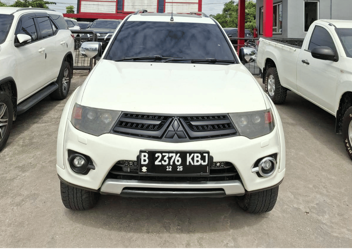 Second Hand 2014 Mitsubishi Pajero DAKAR 4X2 2.5L AT Second Hand 2014 Mitsubishi Pajero DAKAR 4X2 2.5L AT