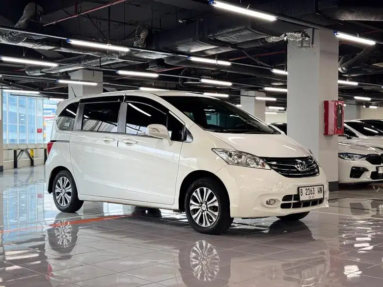 2013 Honda Freed  EA/T 2013 Honda Freed  EA/T