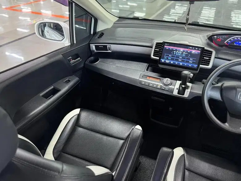 2013 Honda Freed  EA/T 2013 Honda Freed  EA/T