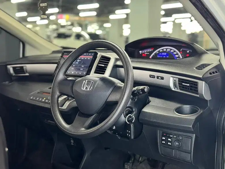 2013 Honda Freed  EA/T 2013 Honda Freed  EA/T