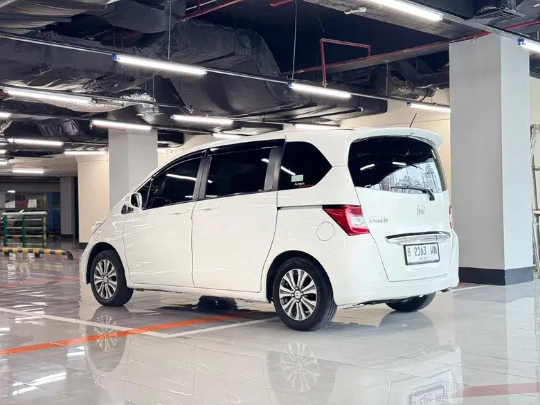 2013 Honda Freed  EA/T 2013 Honda Freed  EA/T